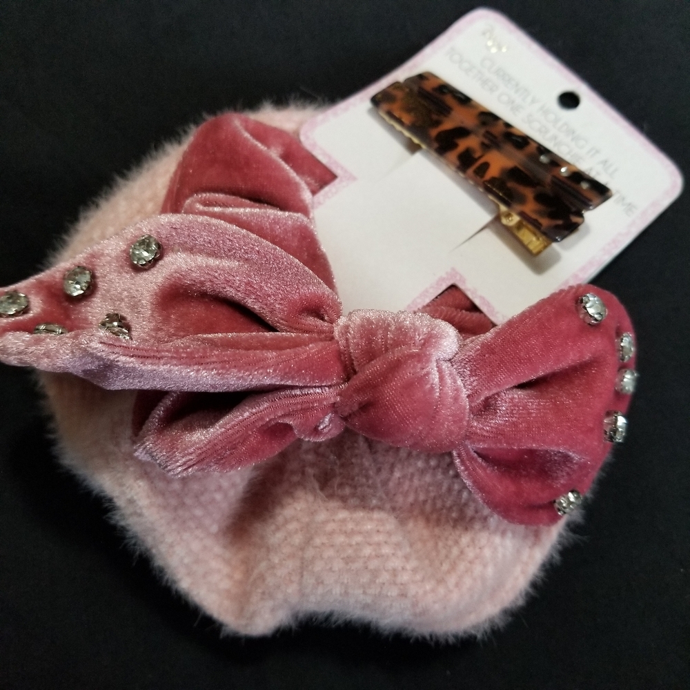Hair Scrunchies & Hair Clips - Picture 3 of 6